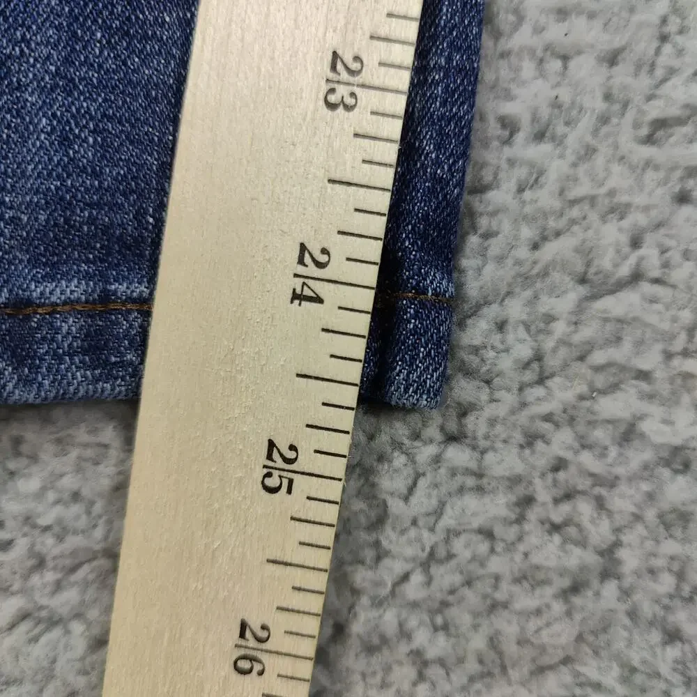 Lucky Brand Jeans 32X30 Blue 221 Strait Denim Distressed Look 5 Pocket Design